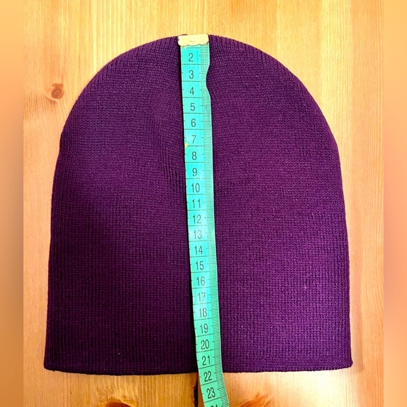 PURPLE beanie/hat very stretchy and warm - Picture 4 of 4